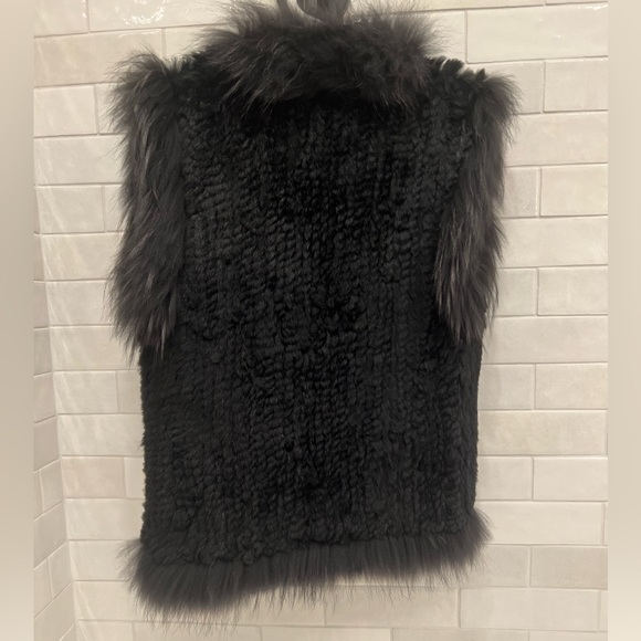 Saks fifth avenue fur vest. Black. Size S/M - Picture 6 of 13